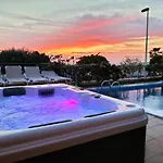 De Lujo Con Piscina Privada Y Jacuzzi