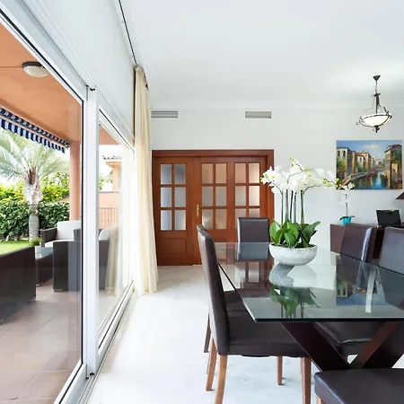 Villa De Lujo Con Piscina Privada Y Jacuzzi