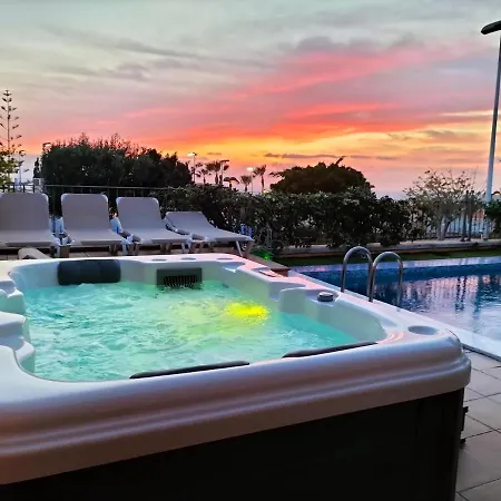 De Lujo Con Piscina Privada Y Jacuzzi 푸에르토 데 산티아고